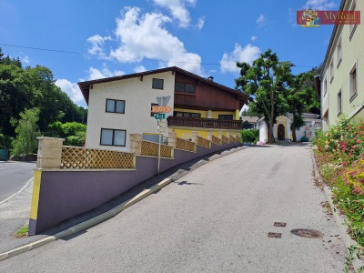Großes Mehrfamilienhaus mit Potential