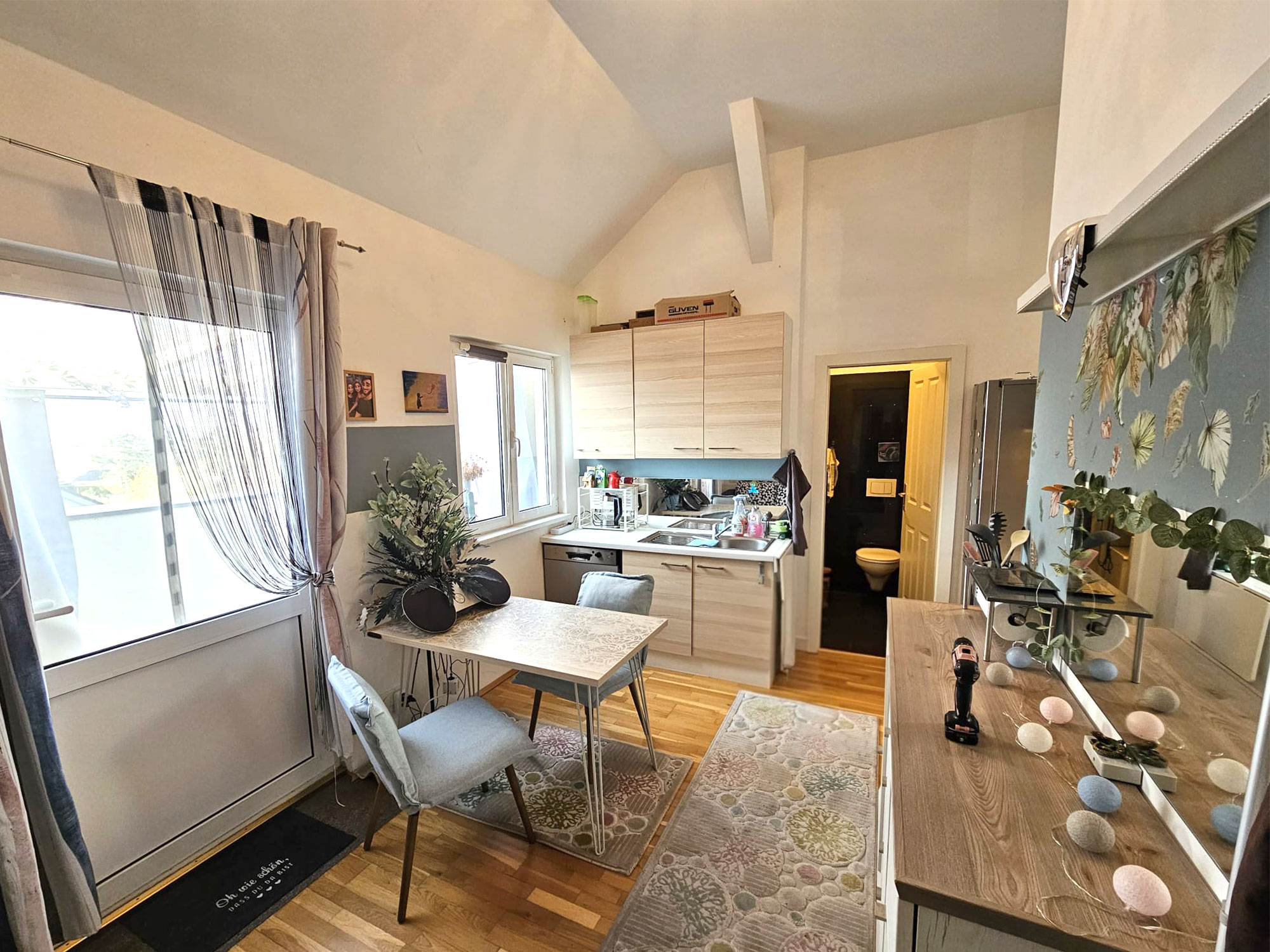 Stylische Single DG Wohnung mit Loggia